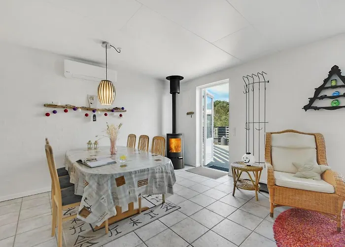 Two-bedroom In Hvide Sande