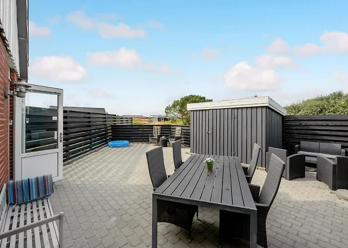 Two-bedroom In Hvide Sande شقة