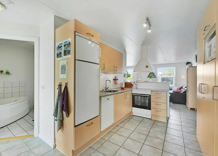 Two-bedroom In Hvide Sande * Bjerregård