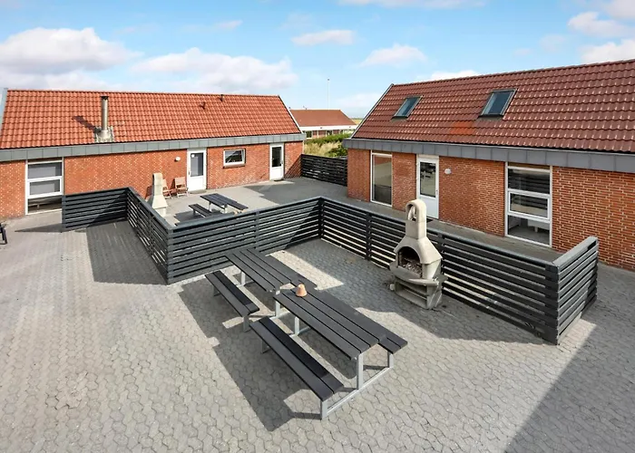 Two-bedroom In Hvide Sande Bjerregård
